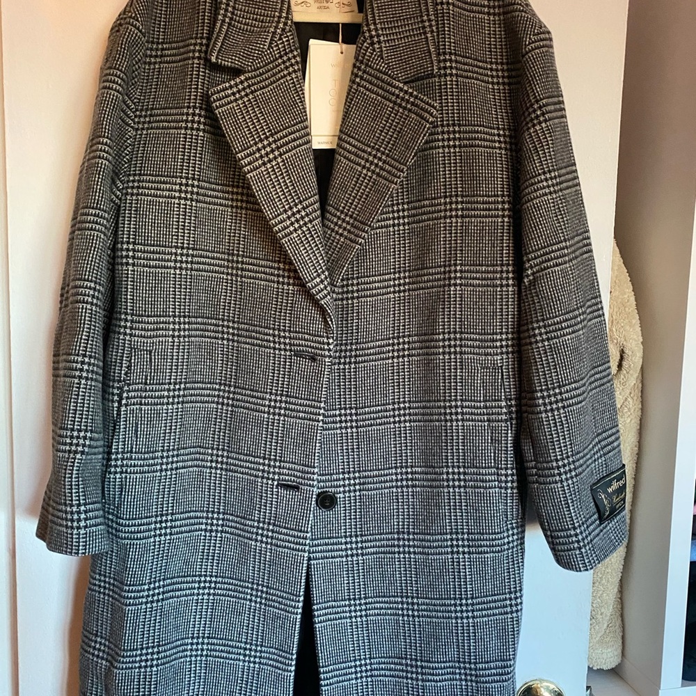 Aritzia BRAND NEW wool coat sz L